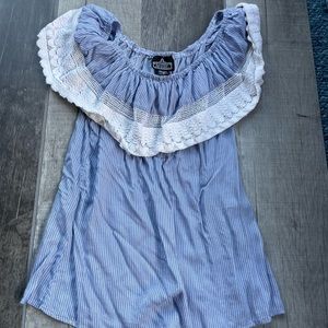 Angie ladies, small seersucker, blue and white top